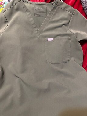 FIGS V-Neck Scrub smal regular moss